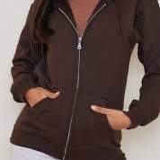 En brun zip-up hoodie. 