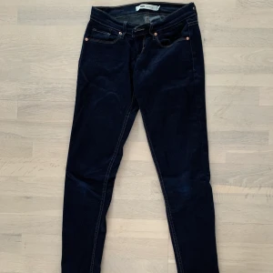 Mörka Levis jeans 524 - Nyskick, 524 skinny