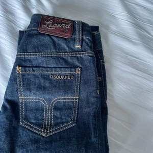Lågmidjade jeans - Blå lågmidjade jeans bootcut. Köpta secondhand men passade tyvärr inte då dom var ganska smala i modellen. Inga defekter. Frakt ingår 💕