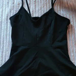 Fin topp  - Denna fina topp säljer jag då den inte kommer till användning. Den är i storlek S och är i gott skick.