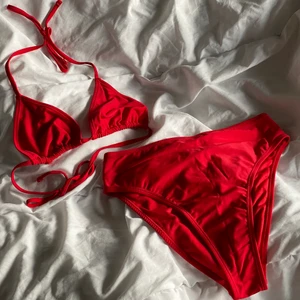 Bikini - Fint bikiniset från nakd i storlek S. Använd endast ett fåtal gånger så i jättefint skick. Säljer för 80 kr, köpare står för frakten. 💖