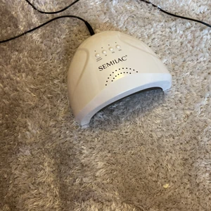 Semilac  - Säljer denna nagel uvu lampan! Har använt den några gånger och den funkar jätte bra, inget har gått sönder! 