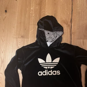 Tröja  - Jätte fin addidas tröja använder väldigt sällan 