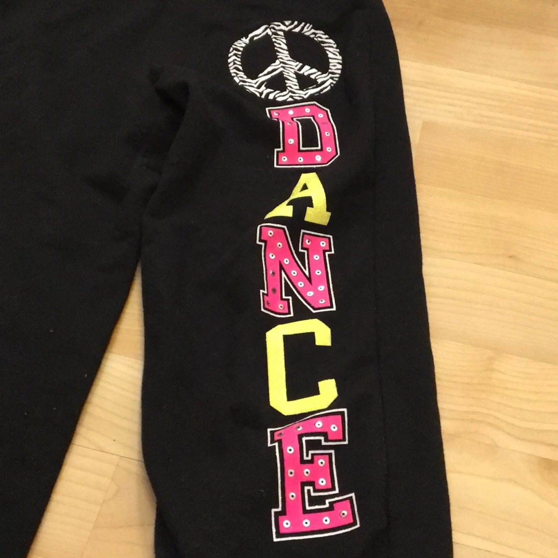 Byxor svarta med detaljer  - 91