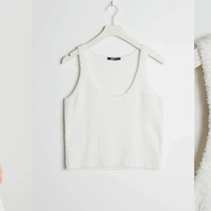 Mys set från ginatricot - Byxorna: Wilma Knitted Trousers. Storlek S. Passar dock mig med storlek M utan problem. De är långa i benen.                                        Toppen: raven knitted tank. Storlek XS men är stora i storleken så passar mig som har storlek M utan problem.                                                         Nypris på båda tillsammans är: 478 kr              Mitt pris: 250 kr + frakt.                                 Inte mina bilder utan lånade från hemsidan!        