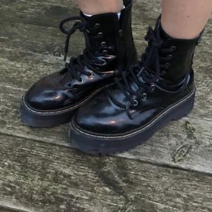 svarta kängor🖤 - Svarta kängor strl 39🖤