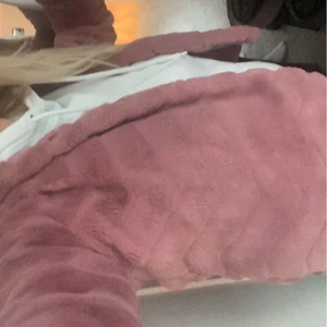 Söt jacka - Fakepäls såklart. Inte använd många gånger däremot ett par år sedan jag köpte den