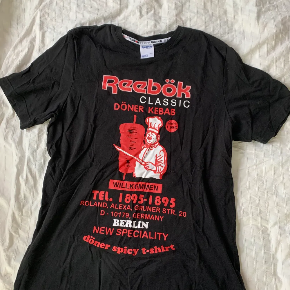 T-shirt från reebok, köpt på caliroots 2019. Inga fel. Storlek herr M.. T-shirts.