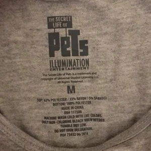 En fin sommrig klänning  - Klänningen är mycket fin färgglad och mysig. Men den är tyvärr liten för mig. Storleken är M men det är för barn. Köpt i Usa 