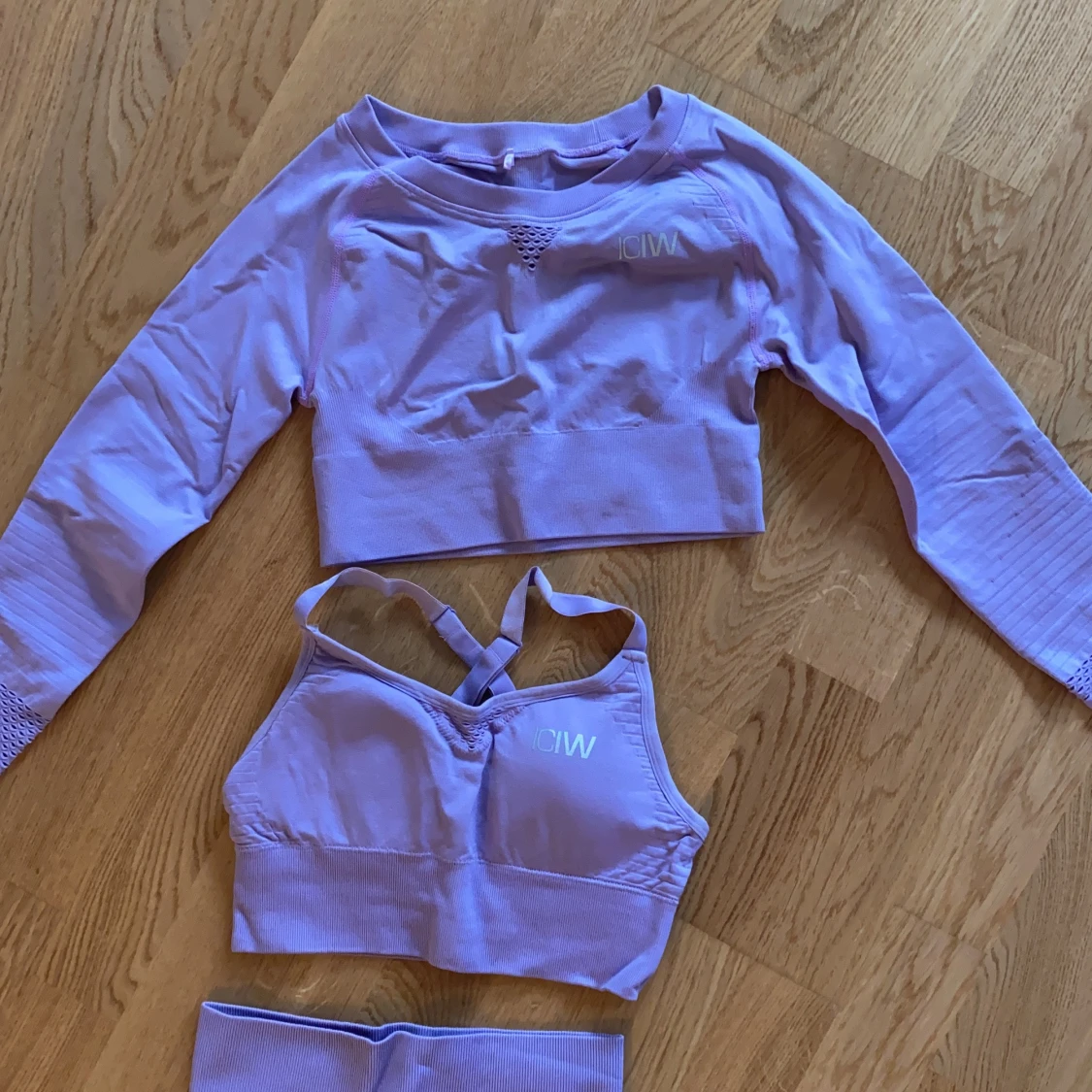 Set: tröja, tights & sportbh. Icaniwill - 90