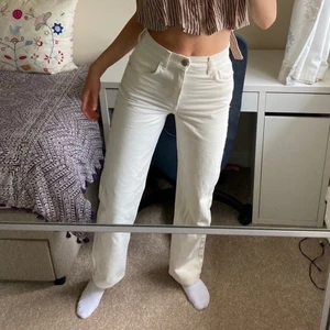 High waisted Jeans - Size euro 32 i fint skick!