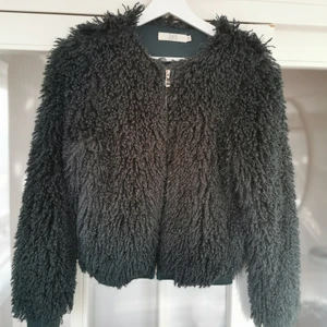 Jacka/kofta  - Storlek xs, passar S med 