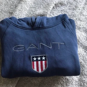Gant hoodie  - Gant hoodie blå stl: xs säljer på grund av att den är för lite. Använd lite 