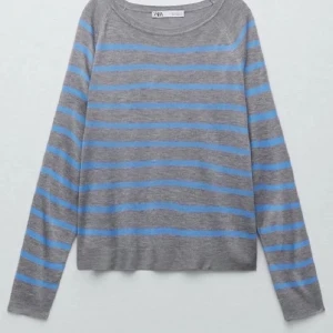 Zara  tröja  - Säljer min randiga tröja. Aldrig använd.💗