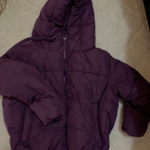 Jackan  - Lila jacka från zara för 299kr Strl S