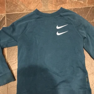 Nike sweatshirt blå  - Skick 9-10 