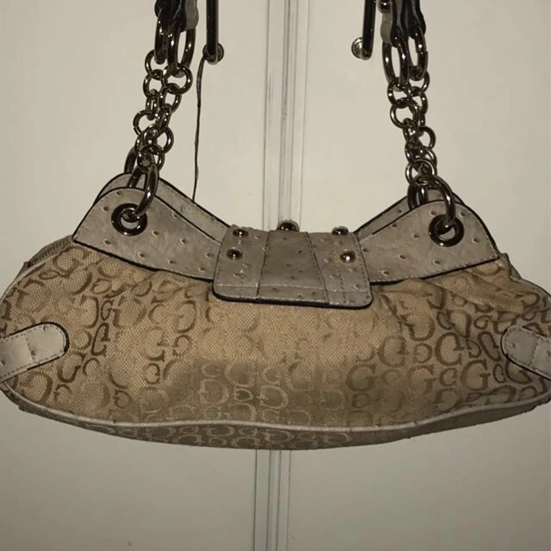 Guess axelväska  - 90