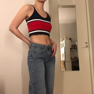 Magtröja/croptop - Snygg magtröja som endast är använd ett fåtal gånger🤍  