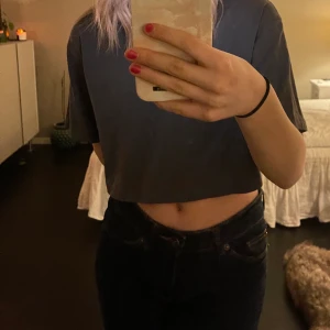 Tröja  - En fin lite kortare tröja, aldrig använd 🙌🏼 från zara 💕💕