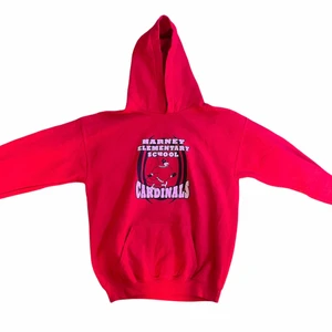 vintage hoodie - jättefin hoodie köpt här på plick, säljer då den var för liten för mig. Storlek L barn men skulle säga att den passar XS, superfint skick! Köpt för 350kr💕