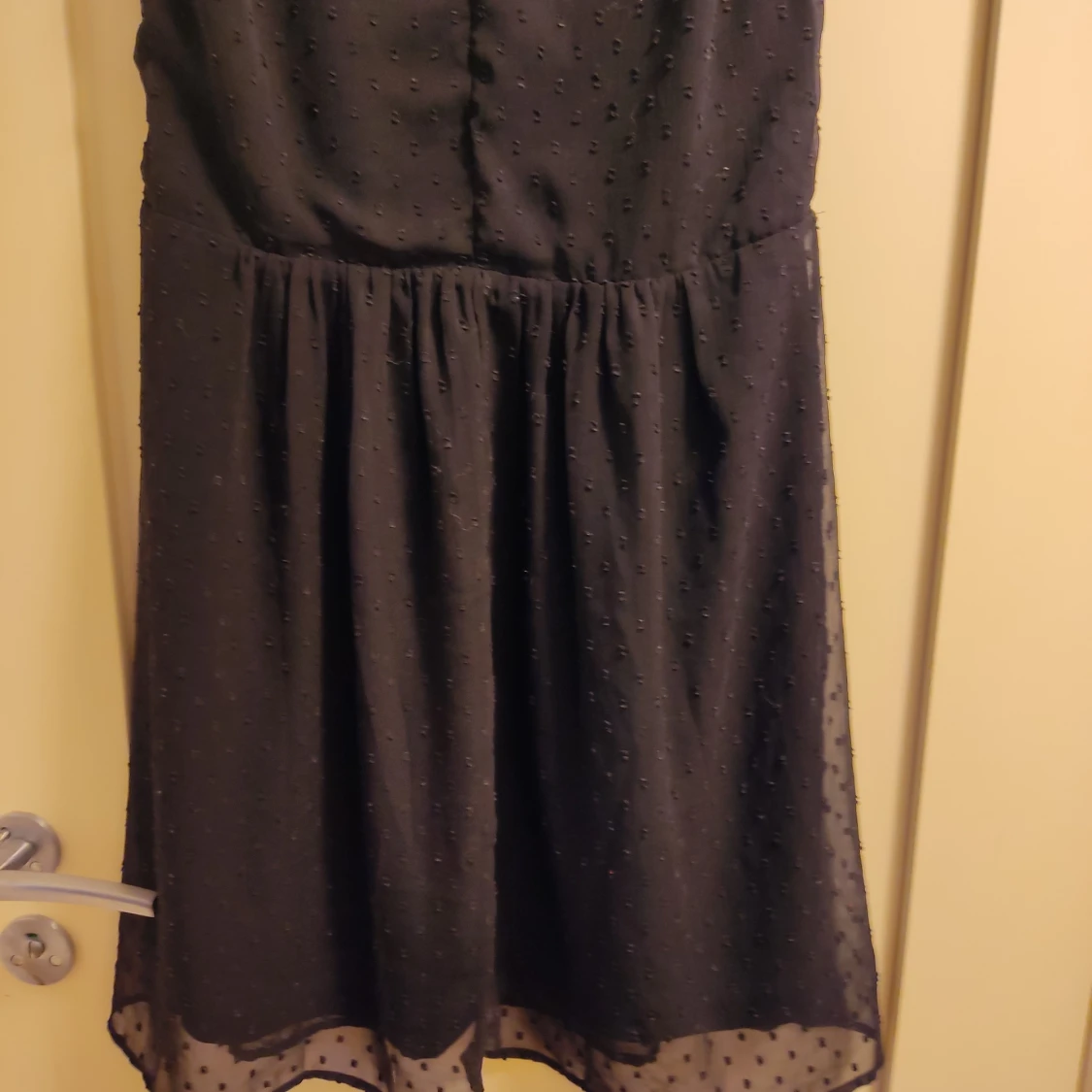 Elegant knälång klänning stl 36.