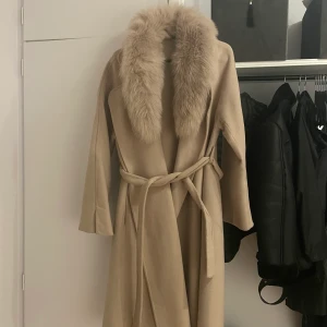 Kappa (äkta päls) - Som ny använd 2-3 gg då den inte riktigt va min stil . Köpt för 5000kr 