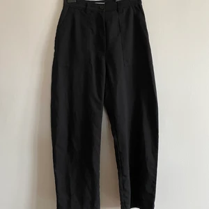 Kostymbyxor  - Bästa kostymbyxorna från weekday, sitter perfekt och är supersköna!! Frakten ingår!! Kan tas till Lund, Karlshamn och Karlskrona!