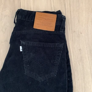 Levis 511 svarta Manchester jeans - Ett par svarta Manchester byxor som jag fick i julklapp, knappt använda då jag inte gillade dom