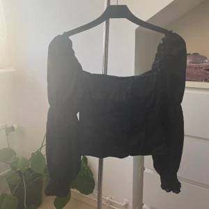 Sidenblus från H&M, strl 34 - Fin blus i siden från H&M, storlek 34💕