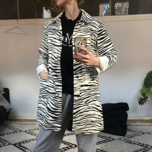 Marc jacobs - Världens finaste och coolaste Jeanskappa med zebramönster från Marc Jacobs! Äkta!