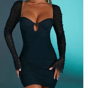 Slutsåld oh polly klänning - Jättepopulär klänning från oh polly, som är helt slutsåld! Beställde 2 storlekar därav säljer jag ena.🥰💝