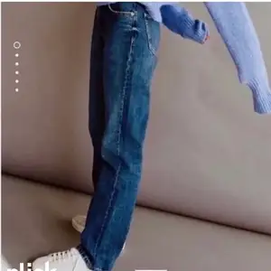 Säljer dessa jeans, har i både storlek 34 och 36 men ingen av de passade så väljer att sälja vidare ❤️