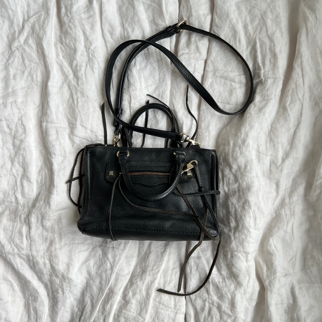 axelremsväska rebecca minkoff