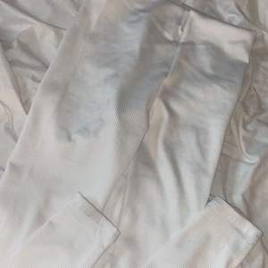 Basic vita leggings från hm använda en gång 