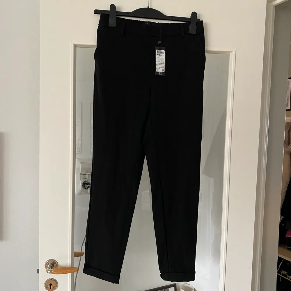 Helt nya byxor från Vero Moda i svart. Nypris 299:-. Jeans & Byxor.