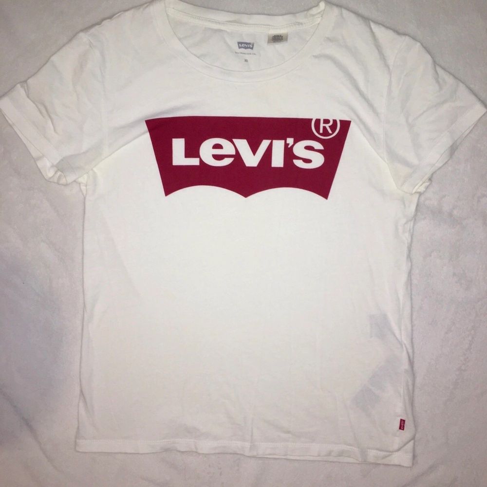 Levis t shirt dam top