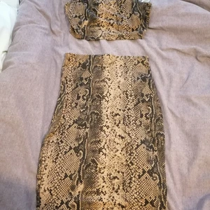 Kjol med topp  - Kjol med topp, aldrig använd. 