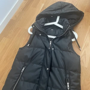 Zara väst  - Säljer min helt nya zara väst i storlek xs 