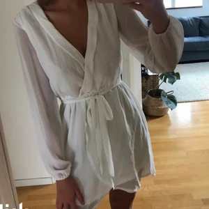 Kläning - Jättefin vit kläning! Bra skick!