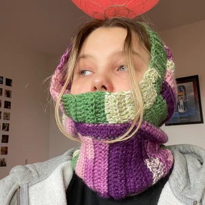 Balaclava handgjord - Denna har jag kämpat med nu ett tag med mjukt lite tjockare garn. Den kan tvättas i 30 grader eller handtvättas. 