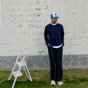 LILY OF THE VALLEY - STICKAD TRÖJA - Marinblå jätte snygg stickad sweatshirt 🤎