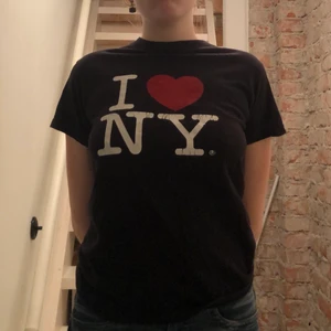 I ❤️ ny tröja - As snygg och skön använd få antalet gånger köpt på Sellpy förra sommaren