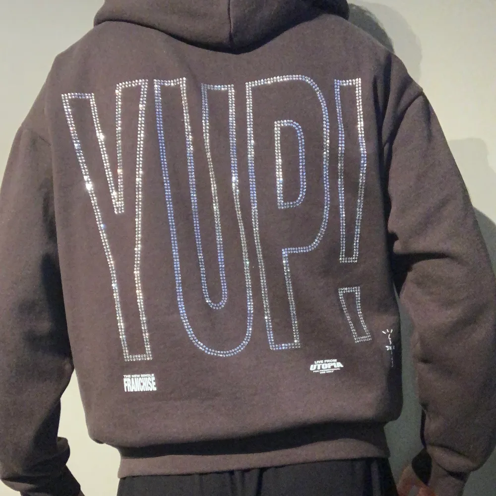 Köpt på stockX. Väldigt trendig hoodie av Travis Scott. Utopia merch.✌🏻. Hoodies.