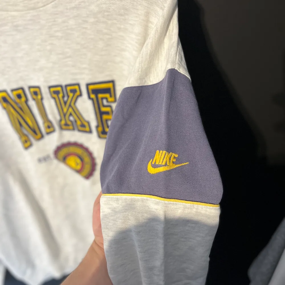 En super fin vintage Nike Sweatshirt! Inga fläckar eller några andra deffekter alls! Strl S (herr strl). Tröjor & Koftor.