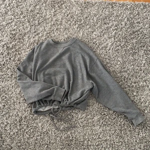 Tröja  - Tröja från bikbok andvänd någon gång storlek XS men passar S med