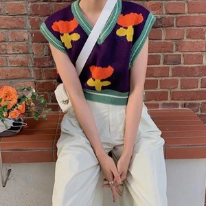 Kina & Tam väst - Stickad väst från Kina & Tam. Nypris ca 600kr, knappt använd. Katt finns i huset 🐱