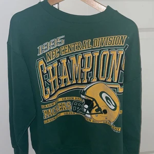 sweatshirt  - säljer en fin sweatshirt som jag använt sparsamt. 