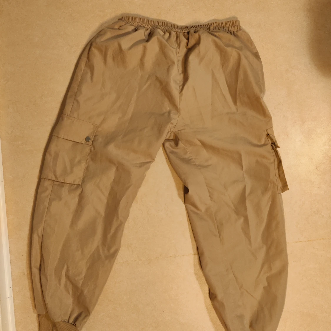 Beige cargo byxor  - 90