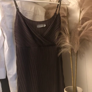 Lindex  - Säljer min jättefina topp från Lindex i storlek M. Superfin brun färg och jättefint skick 🤍 Köparen står för frakten 