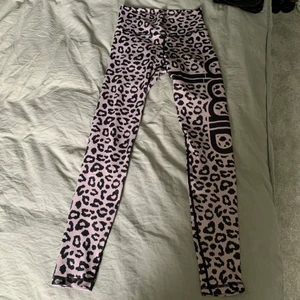 Aim’n tights - Ett par Aim’n tights som jag har använt ett fåtal gånger, dom är i nyskick💕 Vid köp av flera varor kan jag samfrakta💕priset kan alltid diskuteras! Storlek xs men passar även xxs och s